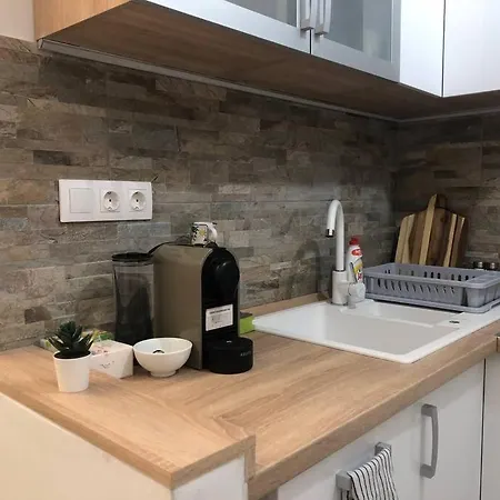 Lili Lakeside New Renovated 公寓