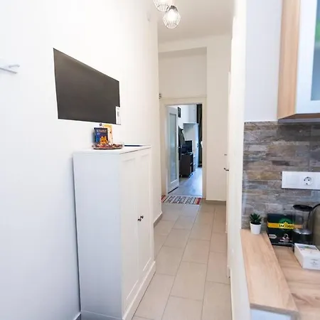 Apartament Lili Lakeside New Renovated
